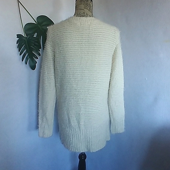 Hit List Oversized Fuzzy Crew Neck Sweater - Picture 7 of 7